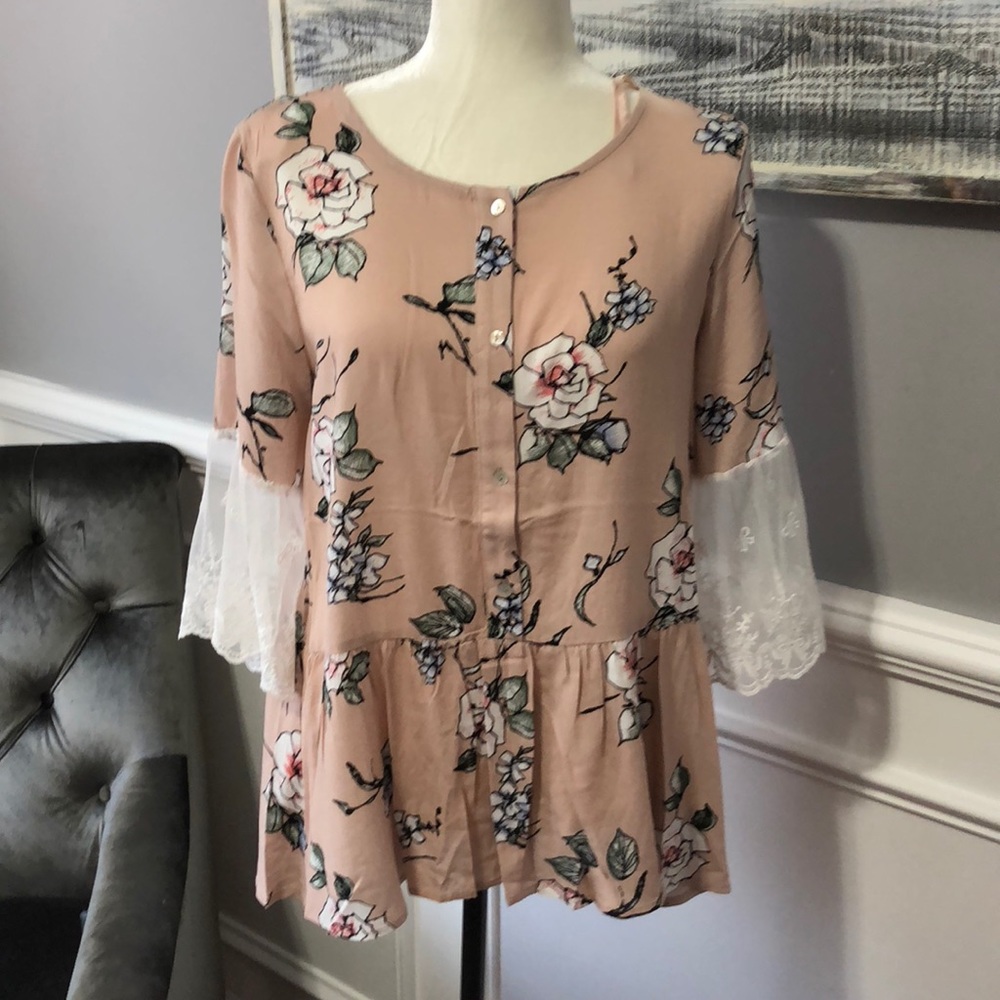Beautiful Flowy Top NWT
